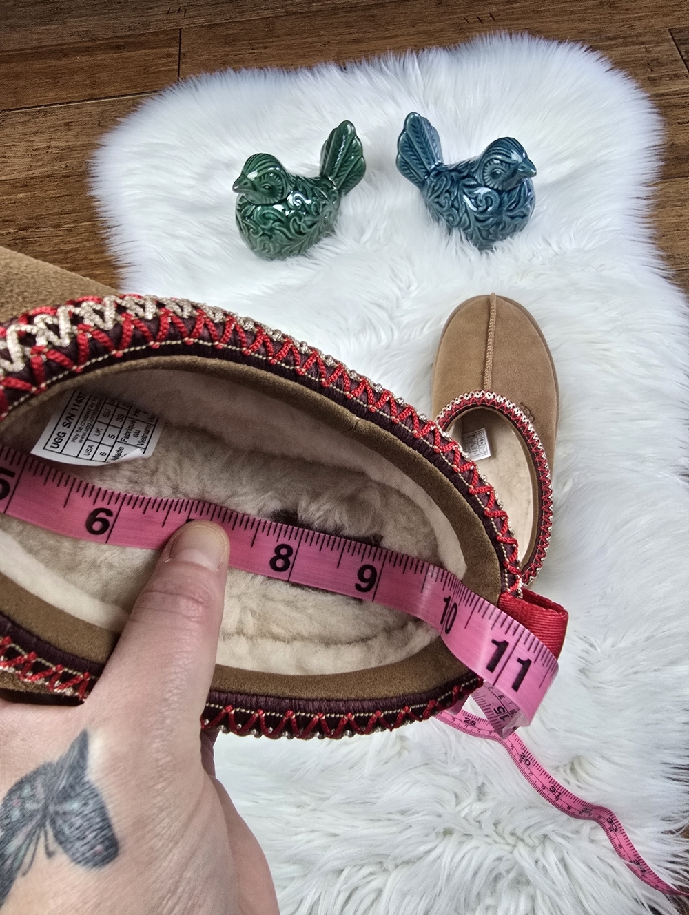 Ugg Tazman Slippers Size 8 ( Mislabled A Size 6) - Picture 4 of 16